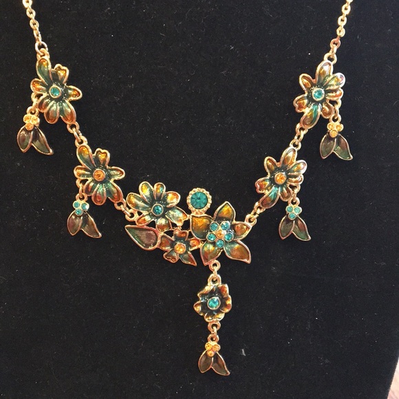 Jewelry - Statement necklace